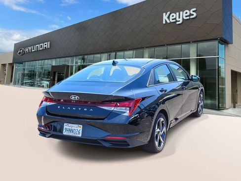 Used 2023 Hyundai Elantra SEL w/ Convenience Package FWD image 4