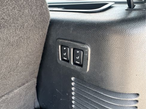 Used 2015 Lincoln Navigator 2WD image 38
