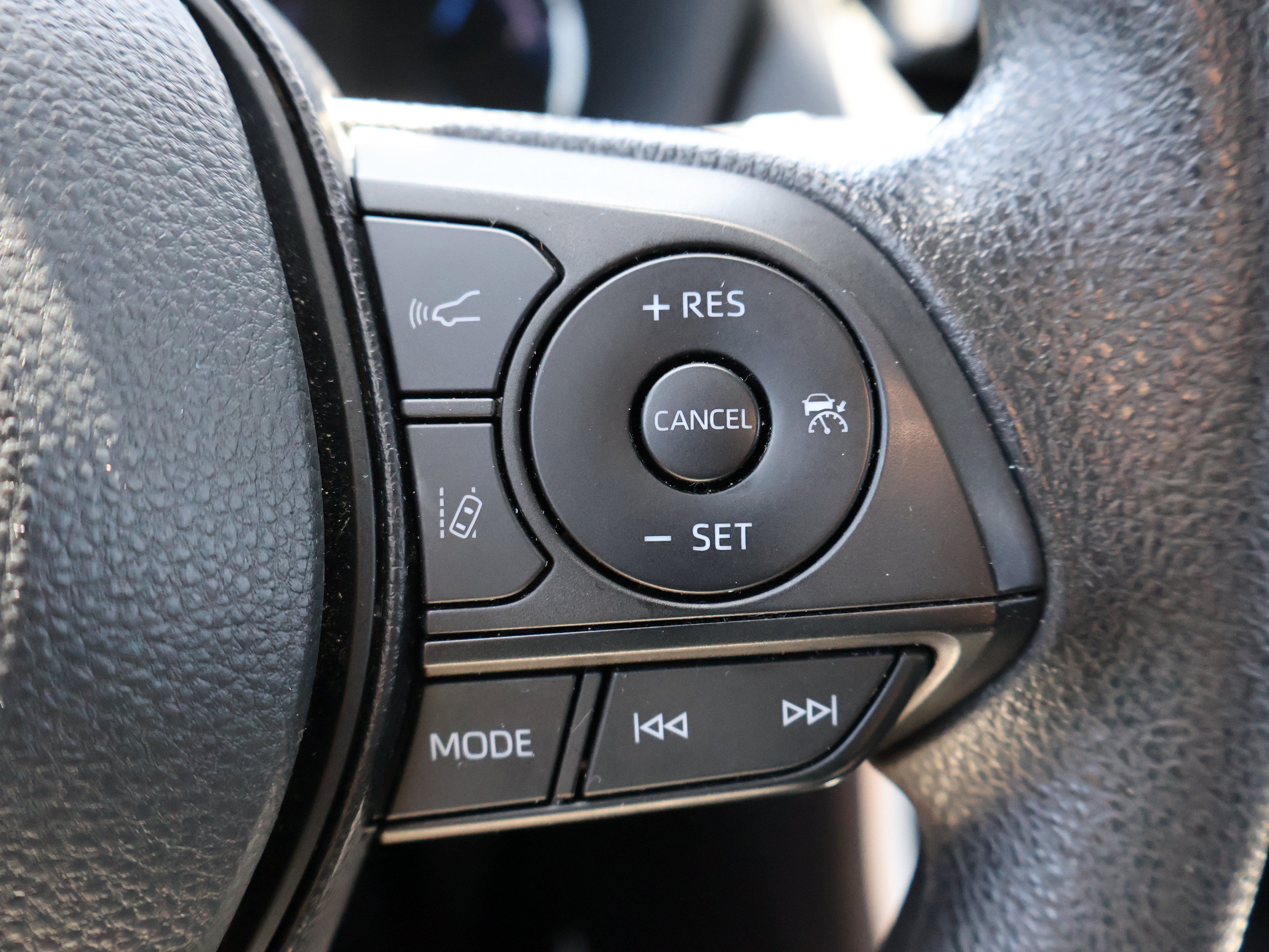 Used 2025 Toyota RAV4 XLE AWD/4WD image 31