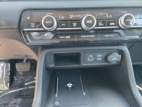 Certified 2024 Honda Pilot Touring image 18