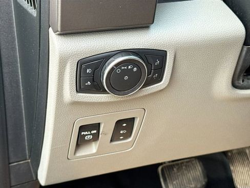 Used 2018 Ford F150 XLT w/ Equipment Group 302A Luxury image 11