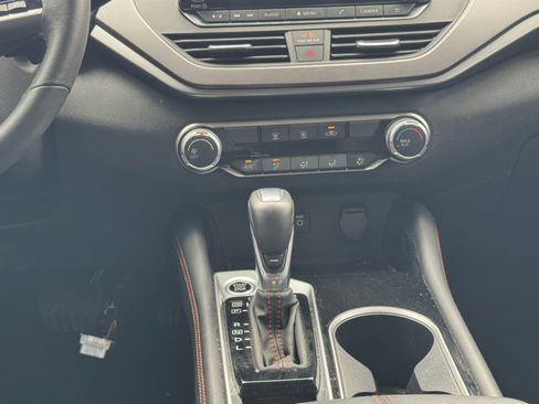 Used 2024 Nissan Altima 2.5 SR FWD image 15