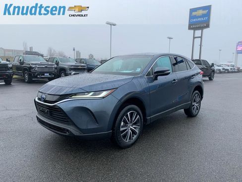 Used 2024 Toyota Venza LE image 3