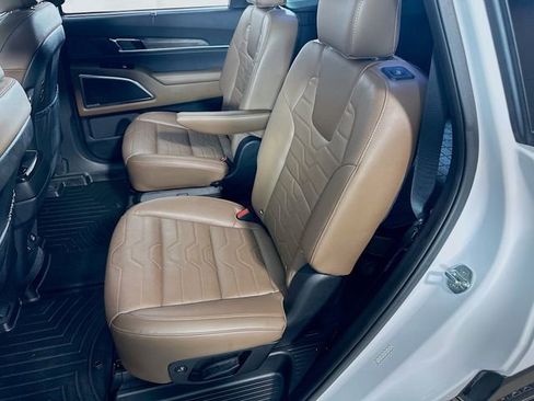 Used 2022 Kia Telluride SX w/ SX Prestige Package image 18
