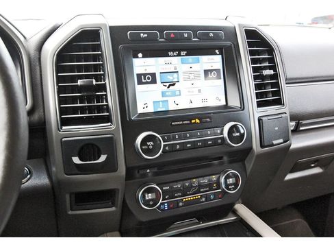 Used 2018 Ford Expedition XLT w/ Equipment Group 202A RWD image 28