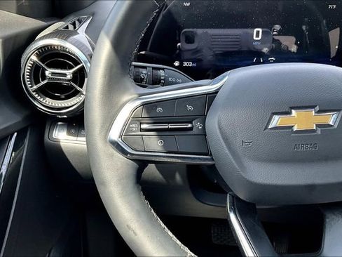 Used 2025 Chevrolet Equinox LT image 11