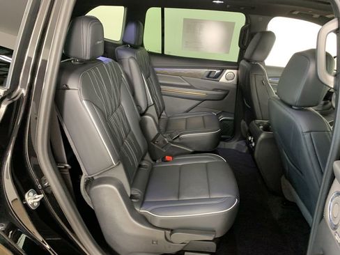 Used 2025 Buick Enclave Avenir w/ Super Cruise Package AWD/4WD image 37