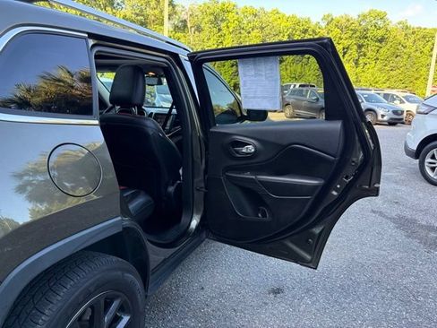 Used 2015 Jeep Cherokee Latitude w/ Comfort/Convenience Group AWD/4WD image 27