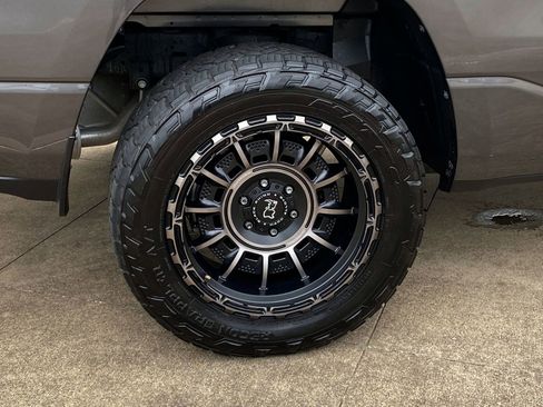 Used 2024 RAM 1500 Laramie AWD/4WD image 8