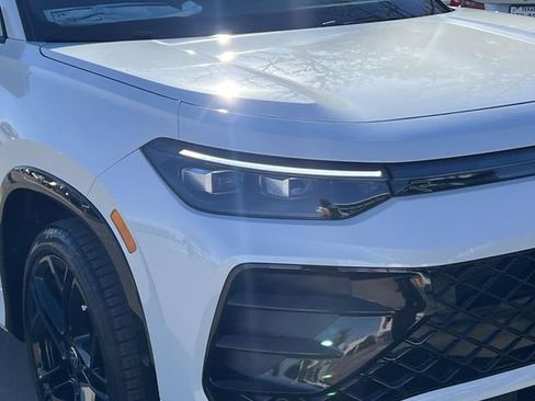 New 2026 Volkswagen Tiguan SE R-Line FWD image 7