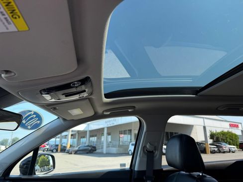 Certified 2022 Kia Sorento S w/ Panoramic Sunroof Package AWD/4WD image 17
