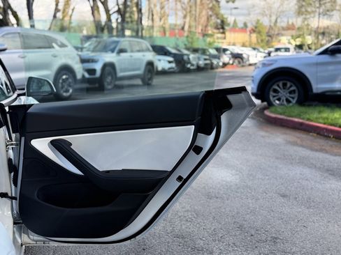 Used 2021 Tesla Model 3 Long Range image 21