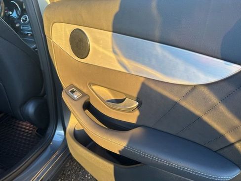 Used 2021 Mercedes-Benz GLC 300 4MATIC image 16