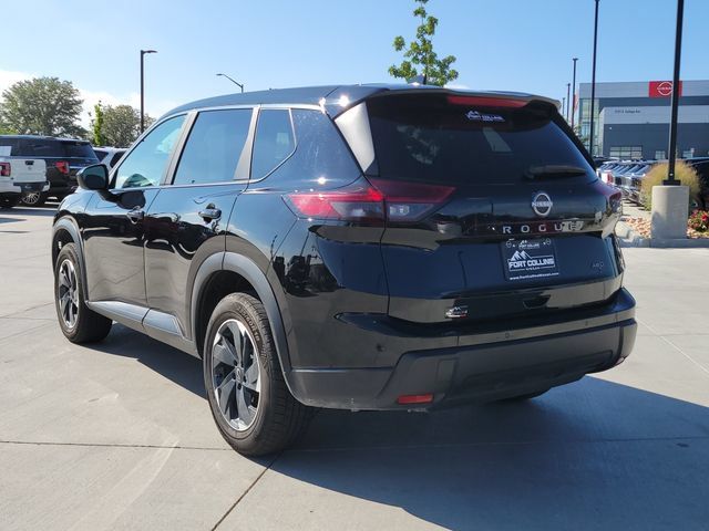 Used 2025 Nissan Rogue SV AWD/4WD image 3