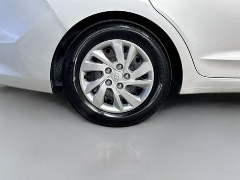 Used 2017 Hyundai Elantra SE FWD image 32