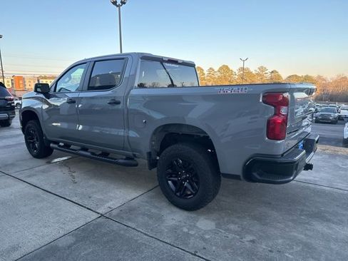 Used 2025 Chevrolet Silverado 1500 Custom Trail Boss w/ LPO, Dark Essentials Package image 5