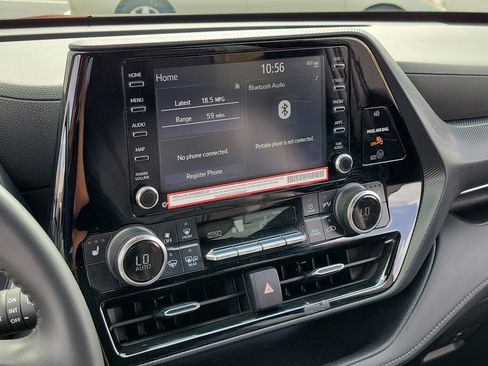 Used 2022 Toyota Highlander XSE FWD image 29