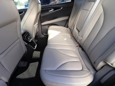 Used 2022 Lincoln Nautilus FWD w/ Premium Package image 6