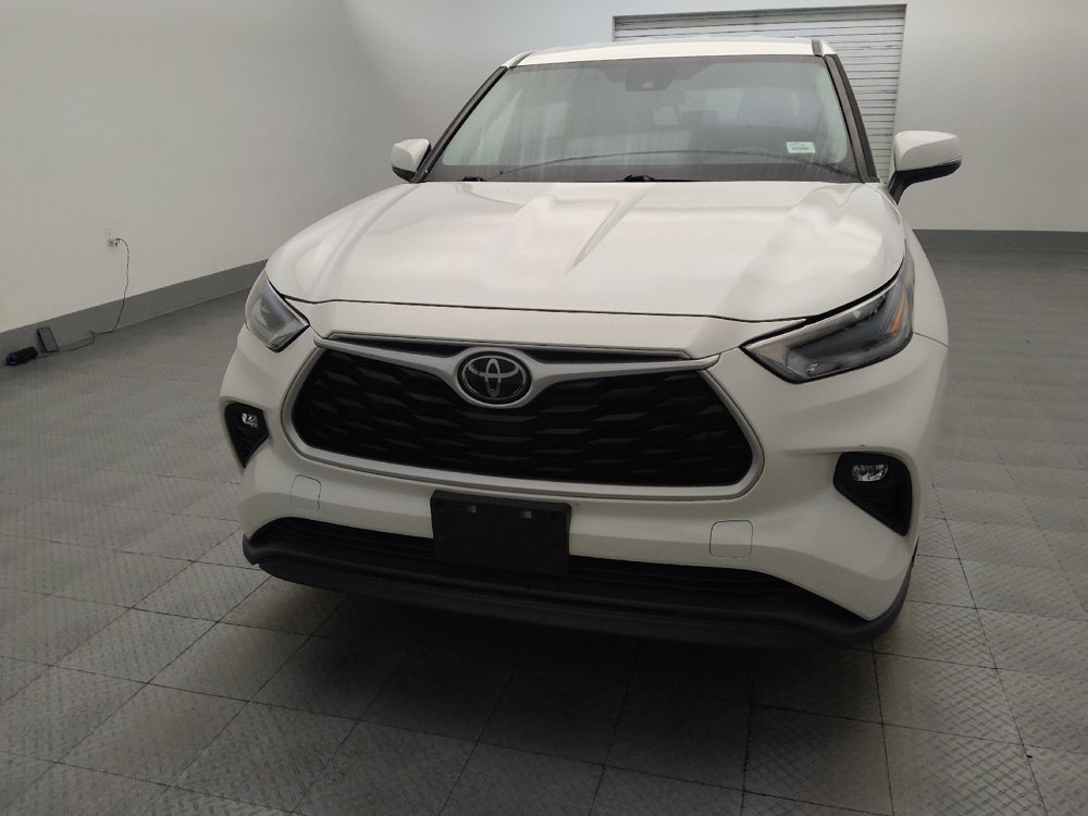 Used 2021 Toyota Highlander LE FWD image 15