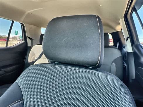 Used 2021 Chevrolet Traverse LT image 25