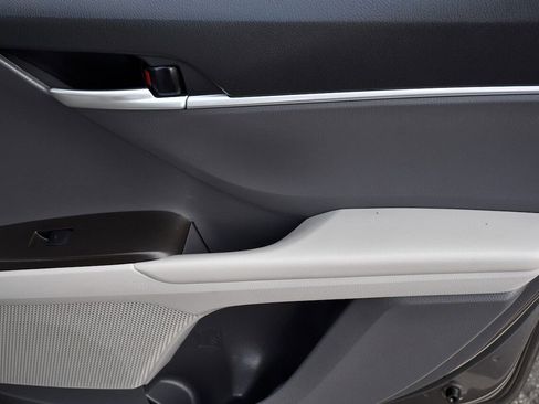 Used 2024 Toyota Camry SE image 14