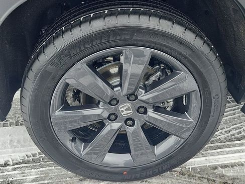 Used 2025 Honda Pilot Sport image 9