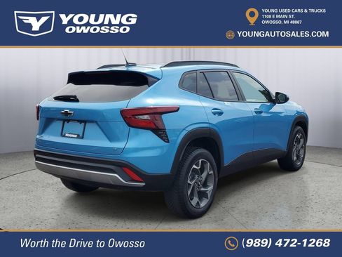 Used 2025 Chevrolet Trax LT w/ Driver Confidence Package FWD image 3