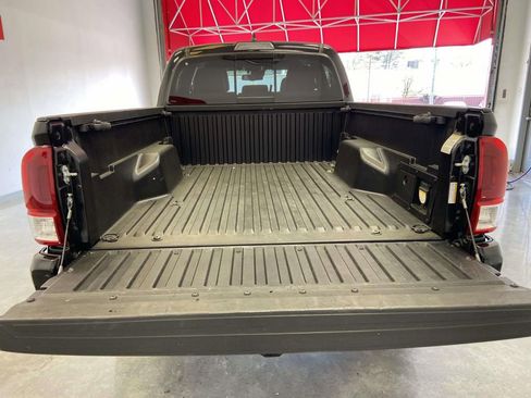 Used 2021 Toyota Tacoma TRD Off-Road w/ Technology Package image 13