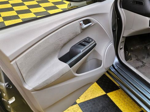 Used 2013 Honda Insight LX image 21