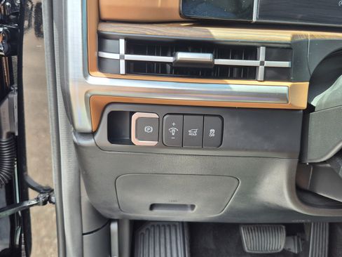 Certified 2025 Hyundai Santa Fe Limited FWD image 31