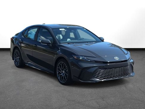 New 2025 Toyota Camry SE image 3