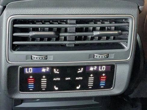 Used 2022 Audi Q8 Prestige w/ Prestige Package image 17