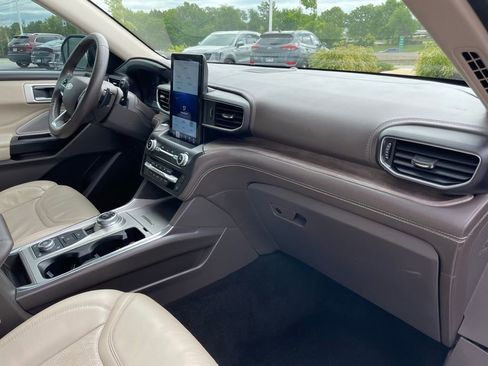 Used 2020 Ford Explorer Platinum w/ Premium Technology Package AWD/4WD image 29