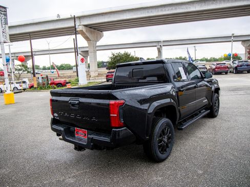 Certified 2025 Toyota Tacoma SR5 w/ SR5 Upgrade Package AWD/4WD image 7
