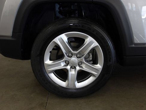 Used 2023 Jeep Compass Latitude w/ Convenience Group AWD/4WD image 20