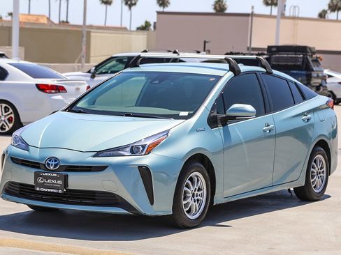 Used 2021 Toyota Prius L Eco FWD image 3