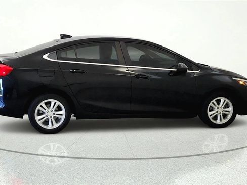 Used 2017 Chevrolet Cruze LT w/ Convenience Package FWD image 6