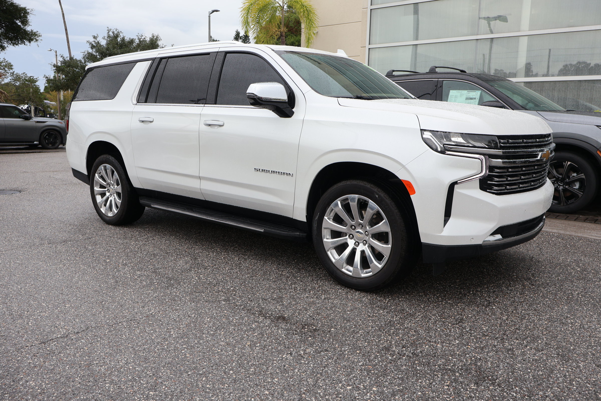 Used 2021 Chevrolet Suburban Premier w/ Premium Package RWD image 12