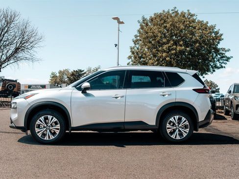 Used 2021 Nissan Rogue SV w/ Premium Package FWD image 4