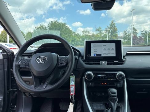 Used 2025 Toyota RAV4 LE AWD/4WD image 21