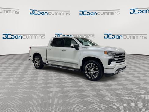 Used 2025 Chevrolet Silverado 1500 High Country w/ Technology Package AWD/4WD image 2