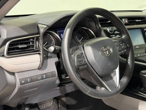 Used 2020 Toyota Camry SE FWD image 16