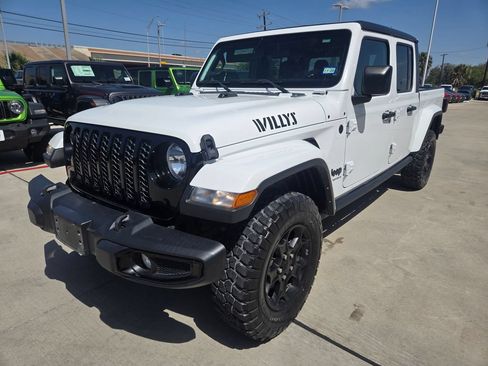 Used 2023 Jeep Gladiator Sport AWD/4WD image 7