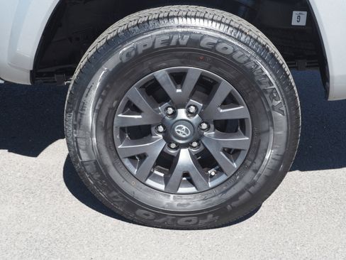 Used 2023 Toyota Tacoma SR5 w/ Technology Package image 7