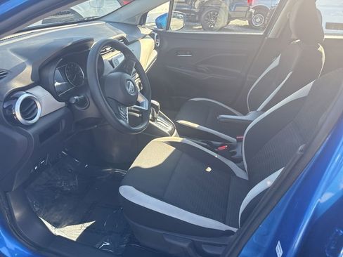 Used 2020 Nissan Versa SV FWD image 3
