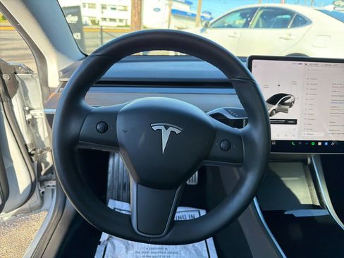 Used 2018 Tesla Model 3 Long Range image 29