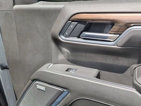 Used 2025 Chevrolet Silverado 1500 LT Trail Boss w/ Convenience Package II AWD/4WD image 28