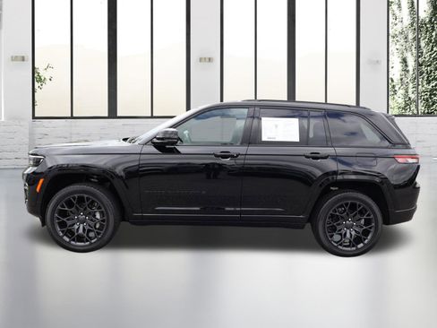 Used 2025 Jeep Grand Cherokee Summit w/ Obsidian Package AWD/4WD image 2