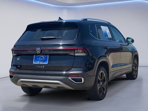 Used 2025 Volkswagen Taos SE FWD image 5