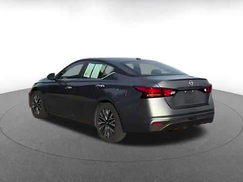 Used 2025 Nissan Altima 2.5 SV image 8